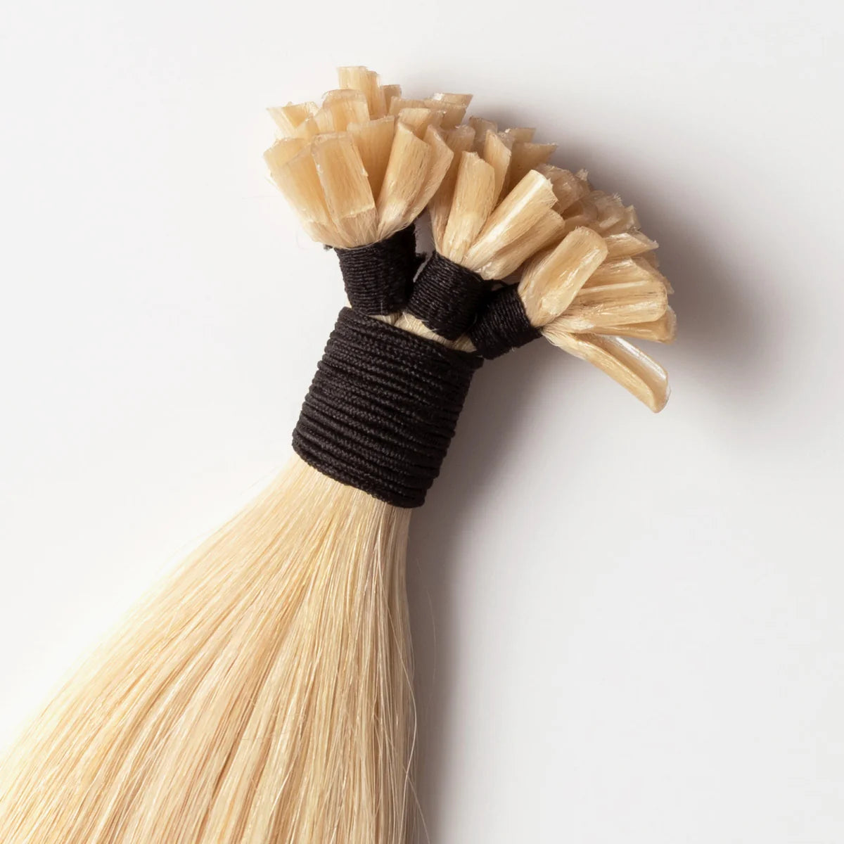 Keratin Bonding Extensions Light Honey Blonde 22 aus 100% russischem Echthaar – natürliche Haarverlängerung